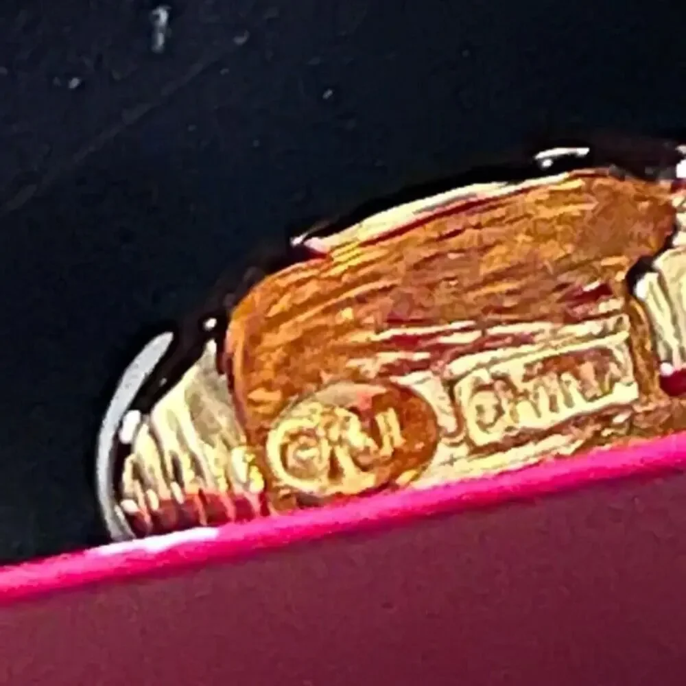 KJL Kenneth Jay Lane Clip On Zebra enamel Earrings Gold Tone 1” Original Box - Picture 3 of 7